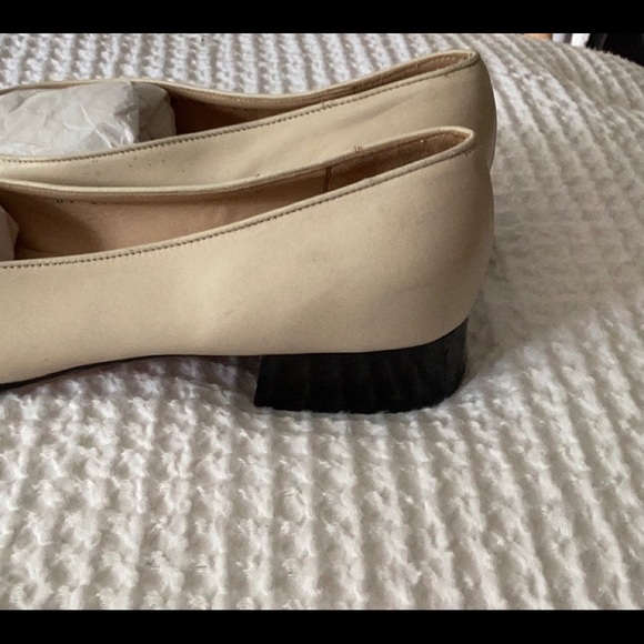 SALVATORE FERRAGAMO~9AA Spectator flat~ - Picture 7 of 13